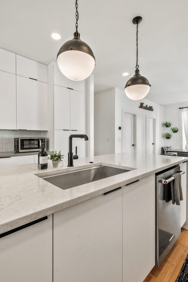 Building Photo - 1007 12th Ave N