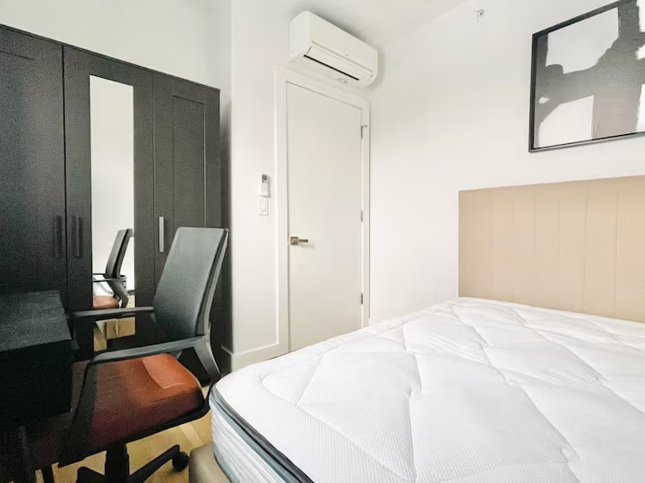 Building Photo - Furnished room/NOT APARTMENT