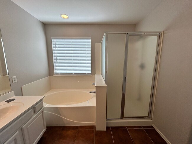 Building Photo - Spacious 3Bd 2 Ba Home In Litchfield Park ...