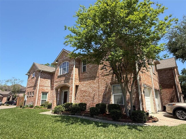 Building Photo - 4027 Park Thicket