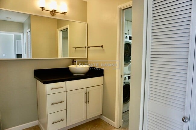 Building Photo - OCEAN VIEWS!! Pearl Regency 1 bed 1 bath 2...