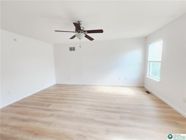 Building Photo - 937 King Way