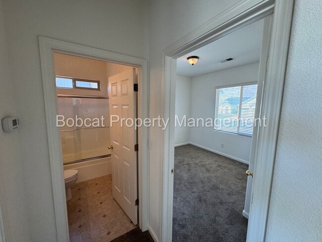 Building Photo - 3 Bedroom, 2 Bathroom Home Located in Dayton