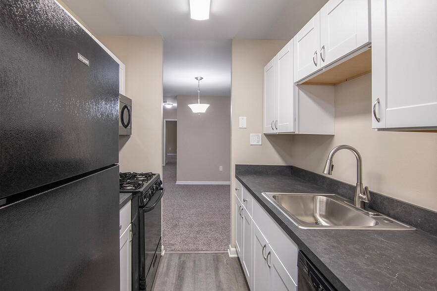 Building Photo - Whisperwood Apartments