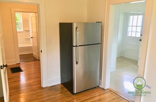 Building Photo - 111 Crane Ave