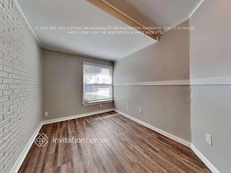Building Photo - 4136 Winfield Ave