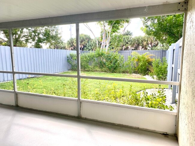 Building Photo - 270 Palmetto Ct
