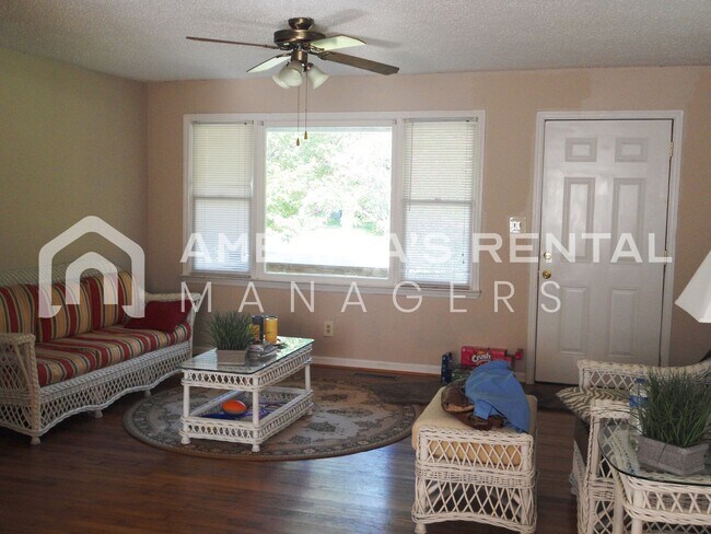 Building Photo - 1833 Moncrief Rd