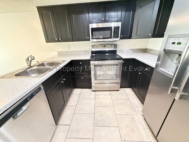 Building Photo - 122 S Hardy Dr