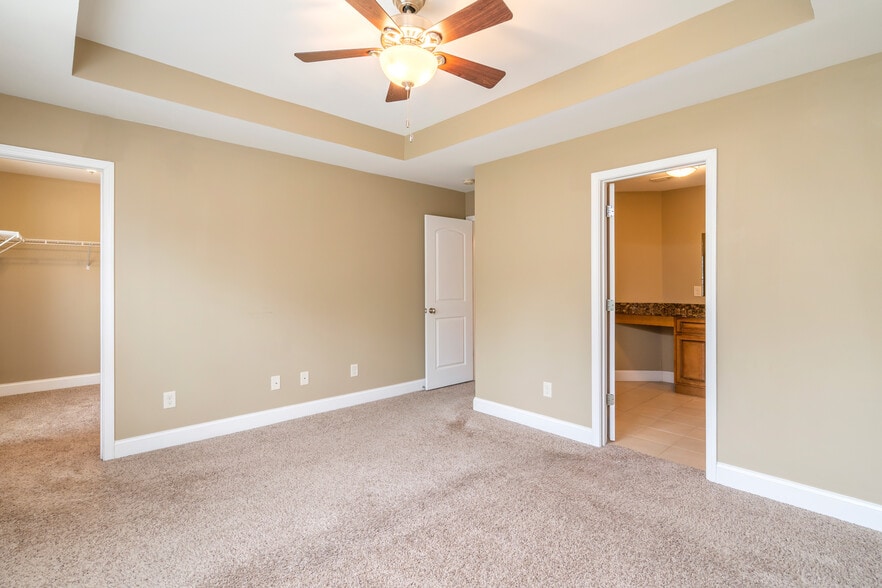 Building Photo - 906 E Inskip Dr