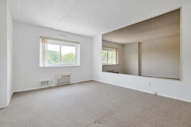 Building Photo - 412 Benedict Ave