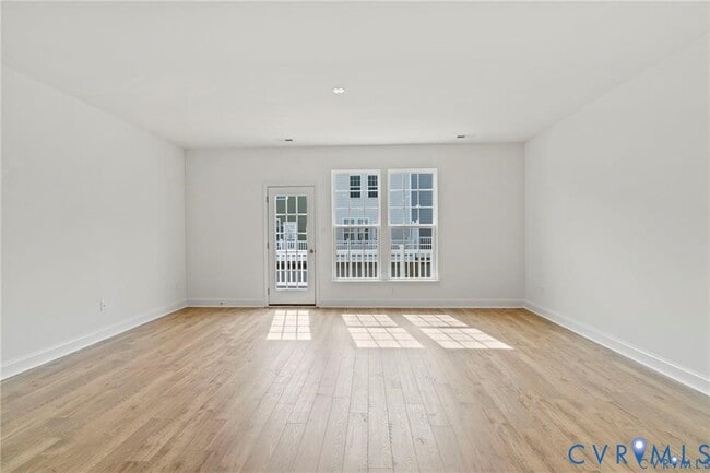 Building Photo - 13800 Village View Dr