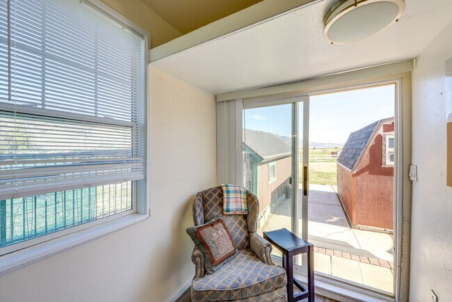 Building Photo - 445 Hansen Ln