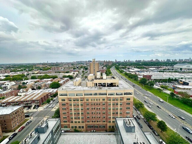 Building Photo - 2286 Cropsey Ave