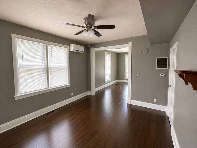 Building Photo - 2 Bedroom, 1.5 Bathroom Duplex