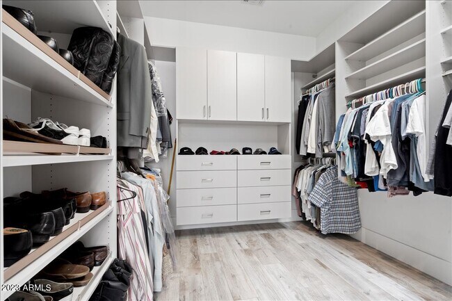 Building Photo - 13613 N 76th St