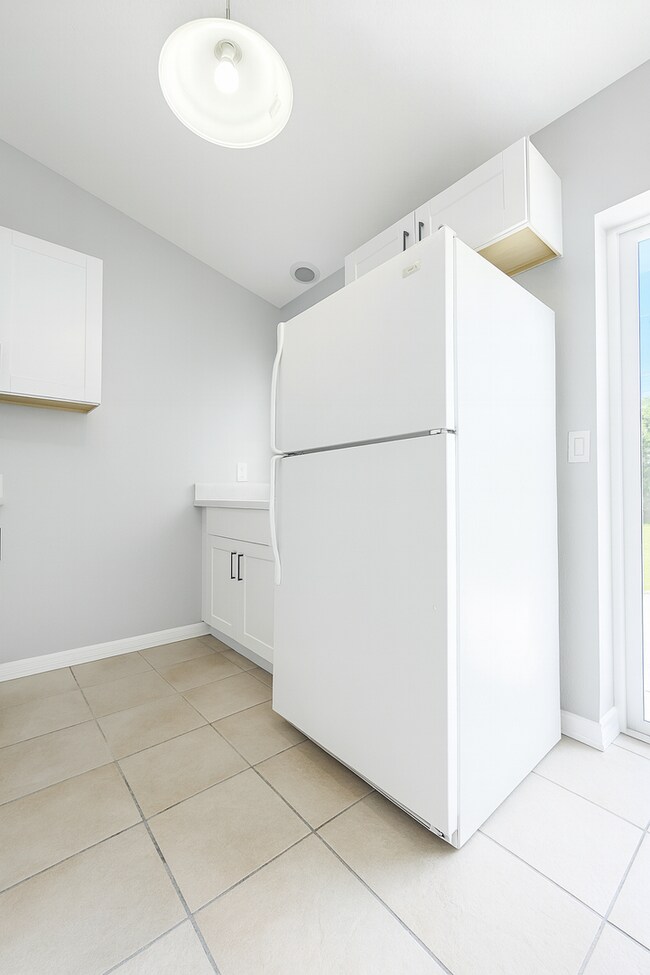 Building Photo - 4133/4135 SW 7th Pl Duplex