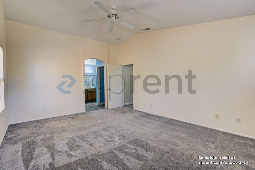Building Photo - Unit