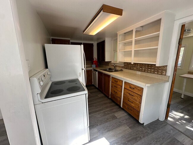 Building Photo - Cozy Price Rental