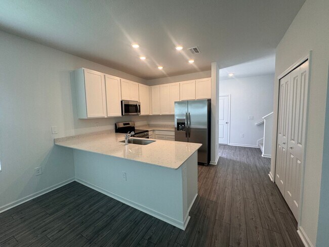 Building Photo - 4923 SW 81st Loop