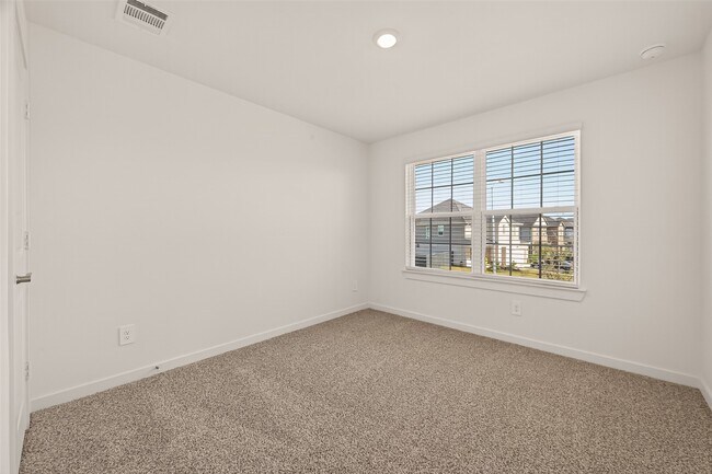 Building Photo - 2819 Red Rosehip Dr