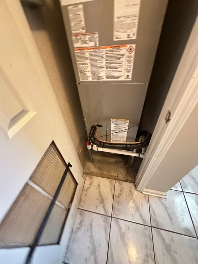 Building Photo - Briarwood West!!!  1/2 OFF FIRST MONTH REN...