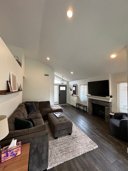 Building Photo - 12411 Silkleaf Ave