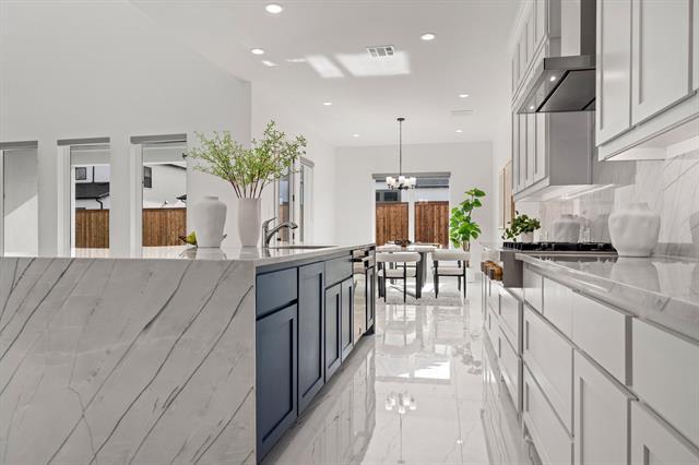 Building Photo - 10375 Great Days Dr