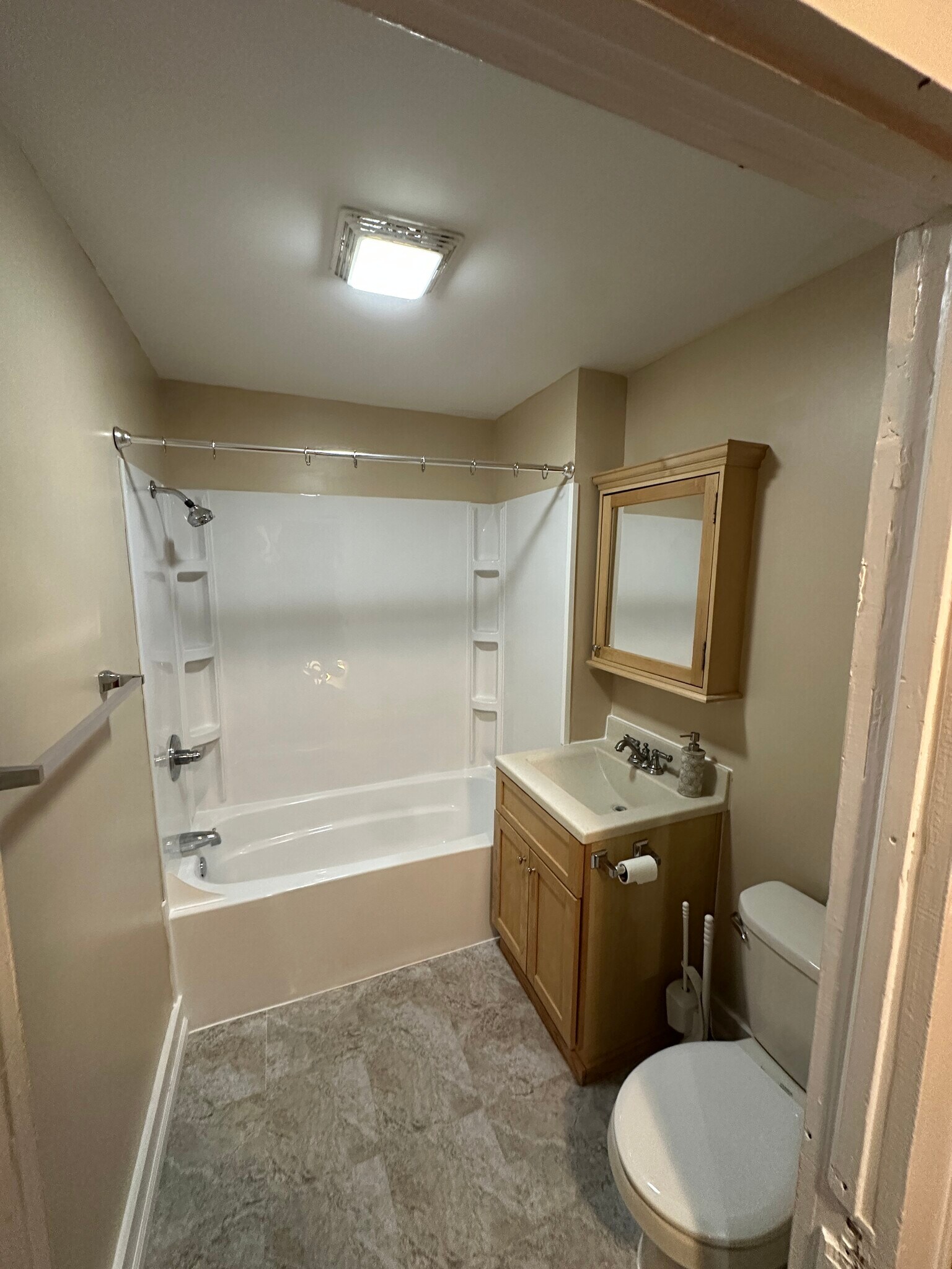 Building Photo - 711 Napoleon St