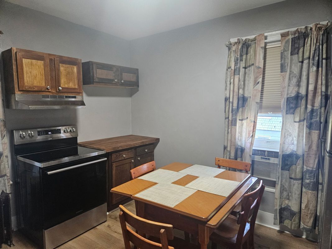 Building Photo - 228 Hardy Ave