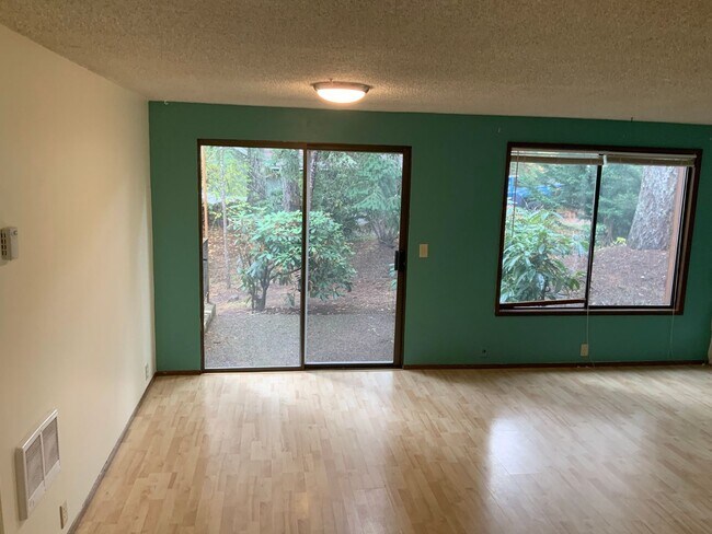 Building Photo - 422 Brookside Dr