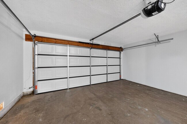 Building Photo - 7101 Cindy Dr NE