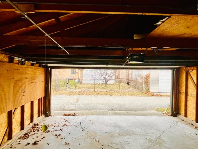 Building Photo - 7724 W Birchwood Ave