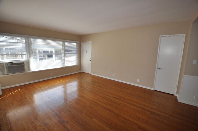 Building Photo - 14830 Dickens St
