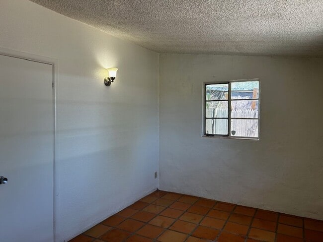 Building Photo - 2 Bedroom Single Family -Central Tucson