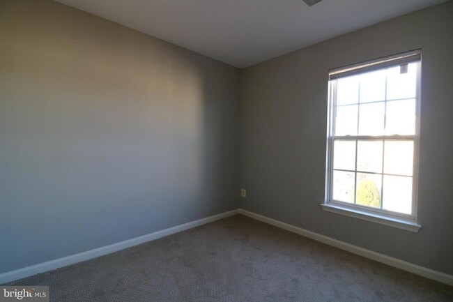 Building Photo - 2581 Sutters Mill Dr