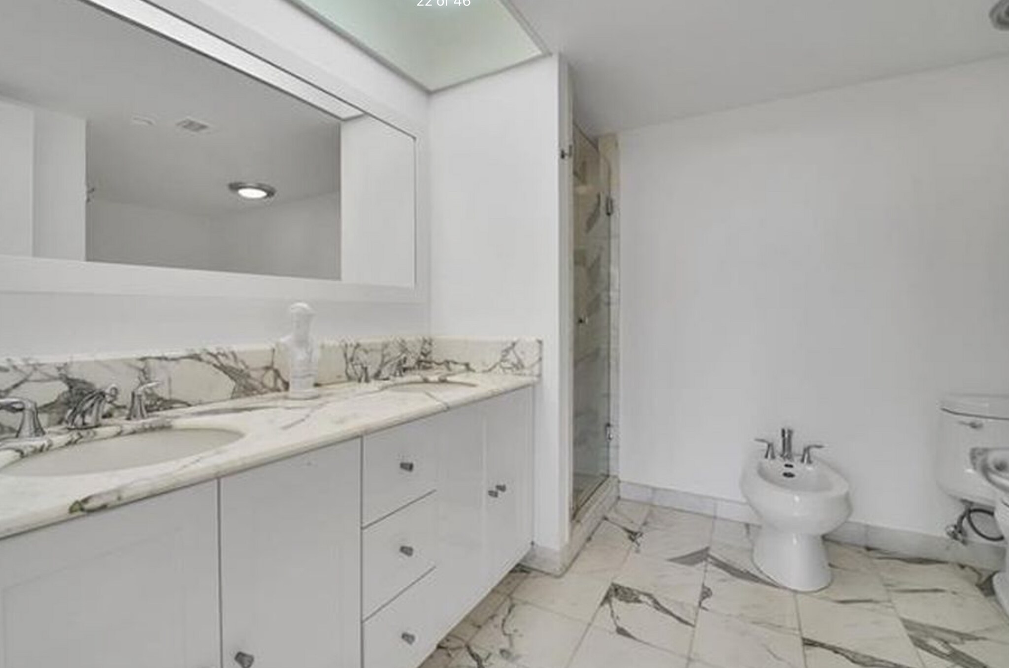 Building Photo - 400 S Pointe Dr