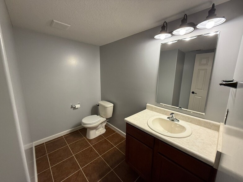 Building Photo - 3929 Stanton Hall Pkwy