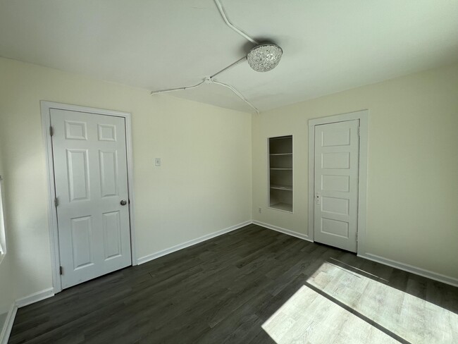 Building Photo - 1709 Mercer Ave