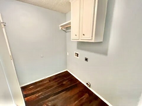 Building Photo - Charming 3 Bed, 2 Bath Brick Home on Corner Lot – Fireplace, 2-Car Garage & Conveniently located!