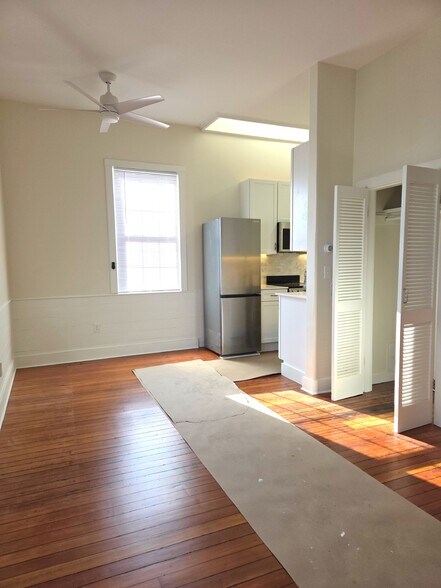 Building Photo - 32 Farewell St