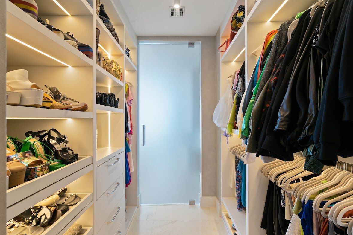 Building Photo - 18975 Collins Ave