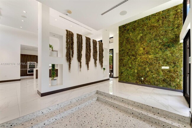 Building Photo - 15315 SW 84th Ave