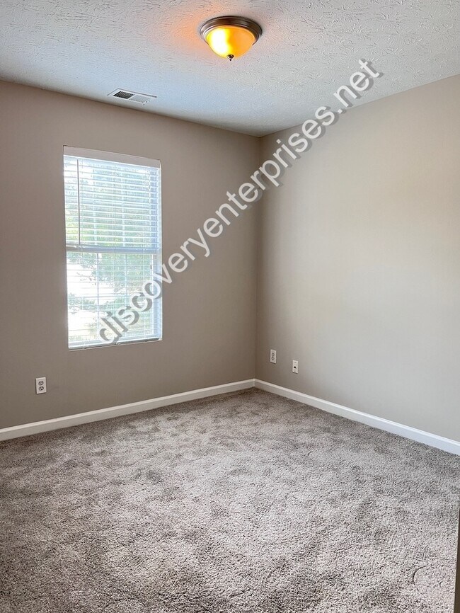 Building Photo - 1561 Norman Crossing