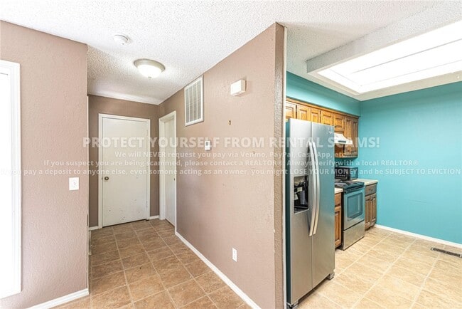 Building Photo - 27 Estes Dr