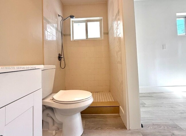 Building Photo - 716 NE 7th St