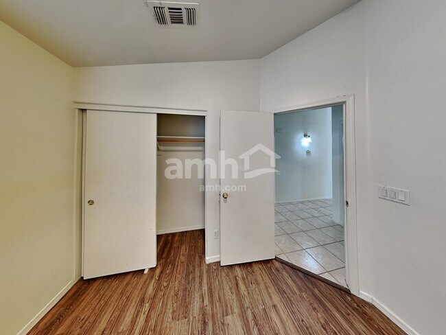 Building Photo - 11038 E Delta Ave