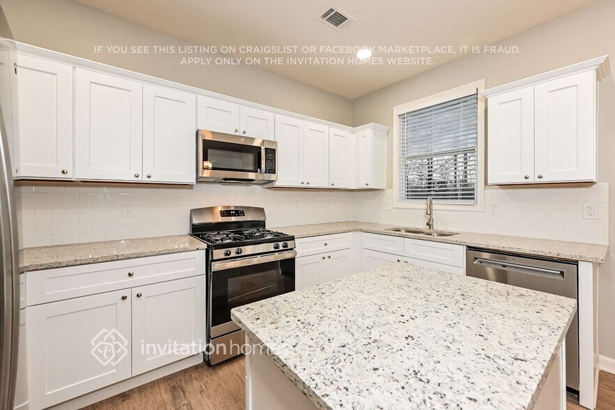 Building Photo - 3460 Kentwater Dr