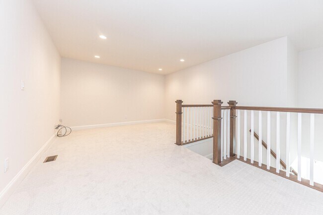 Building Photo - 3341 Roseford Blvd