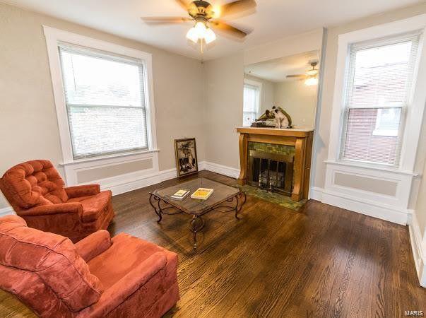 Large Living Area - 4507 S Grand Blvd